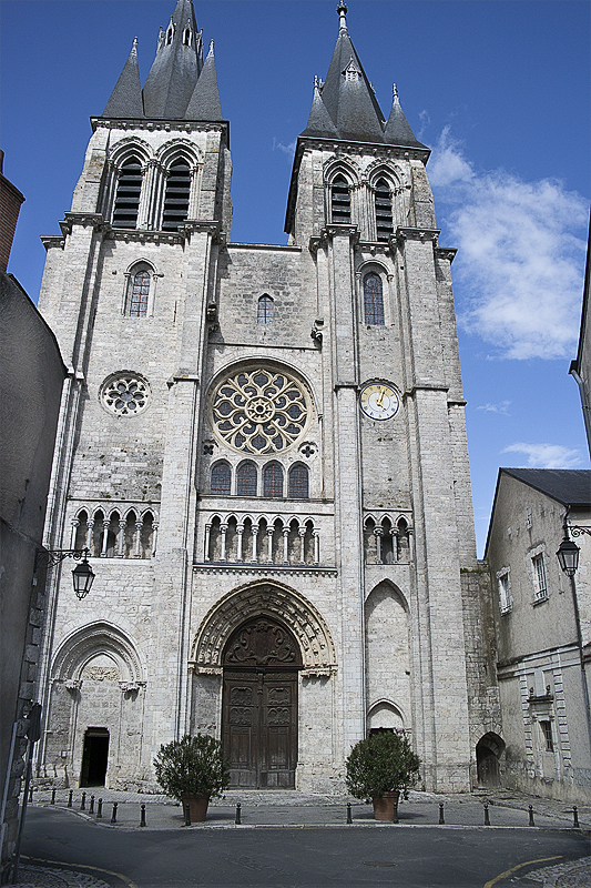 Tour Loire 05 - 201520150519_05195889 als Smartobjekt-1 Kopie.jpg - Eine Kirche in der Nähe der Loire